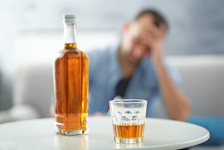 يمكن أن يؤثر شرب الكحول سلبًا على وظيفة الانتصاب لدى الرجال