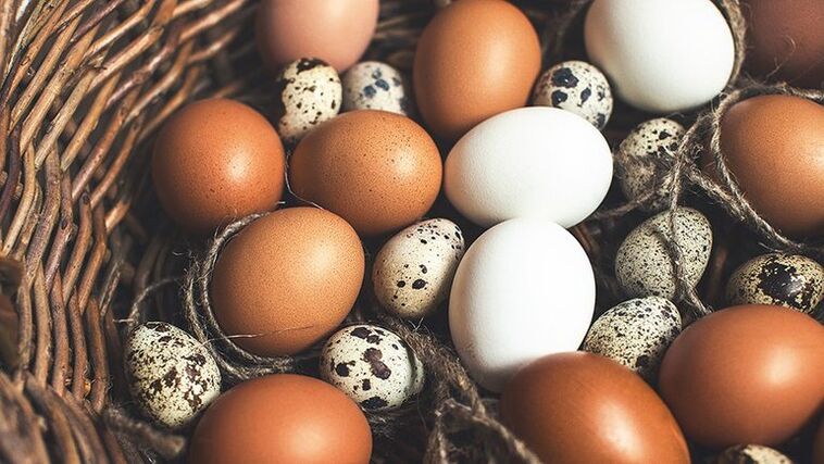 يجب إضافة بيض السمان والبيض إلى النظام الغذائي للرجال للحفاظ على الفاعلية. 